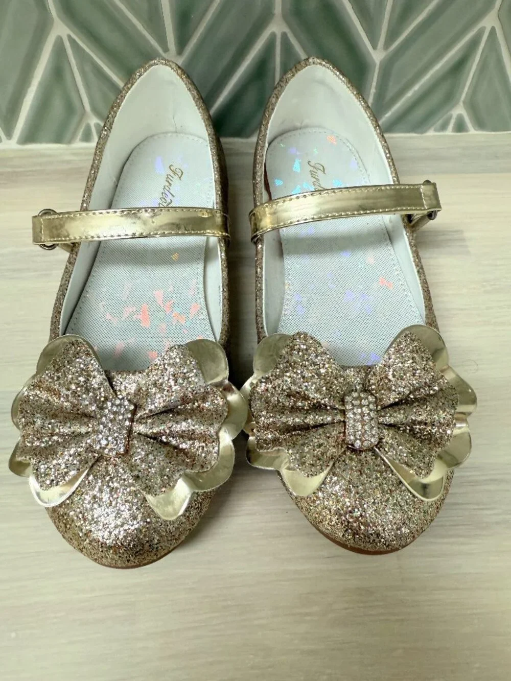 Girls Golden Mary Jane Dress shoes with bow size 1